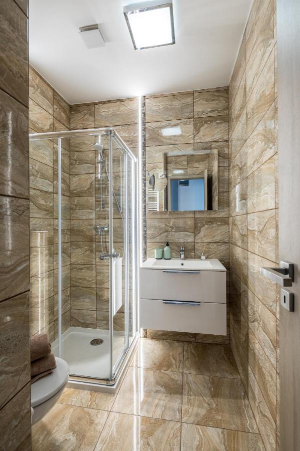Stafetahaz Apartmanok Vác エクステリア 写真