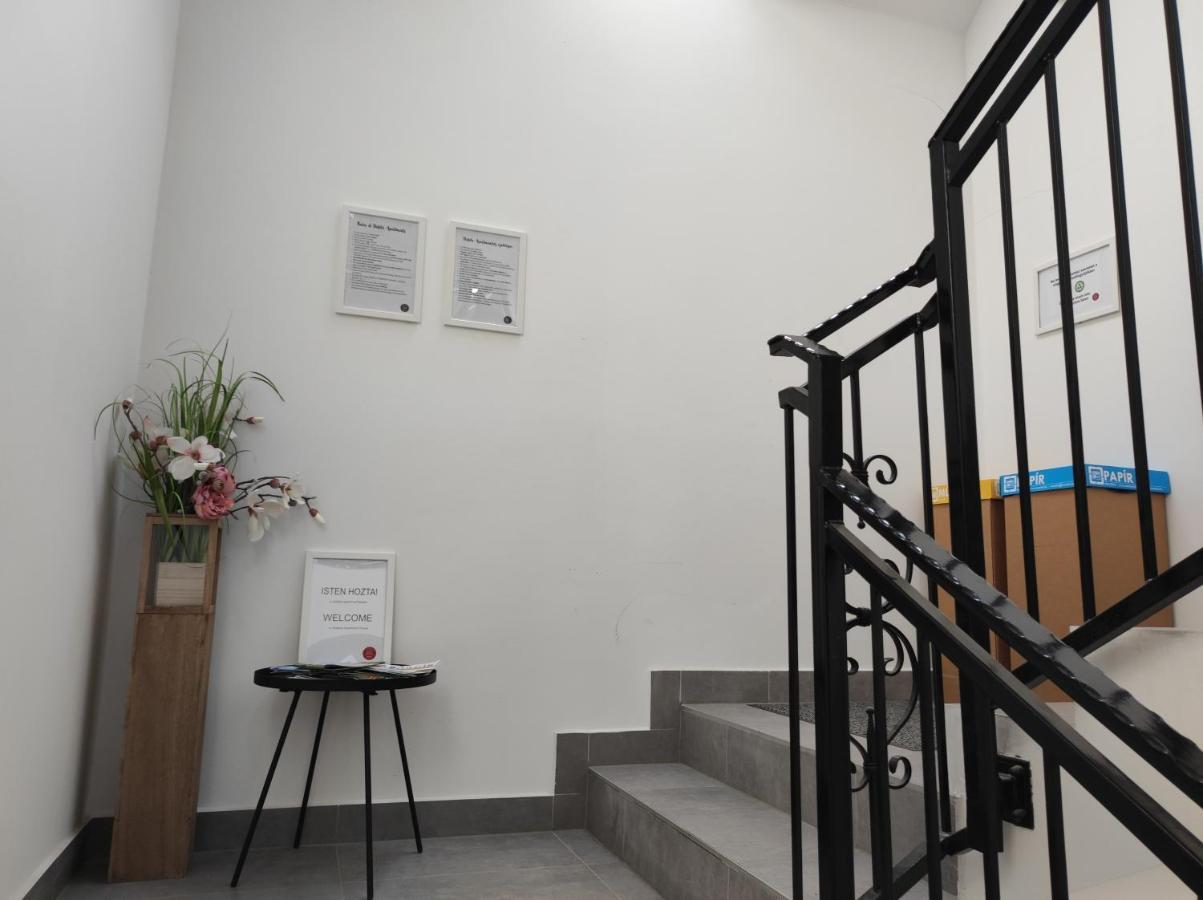 Stafetahaz Apartmanok Vác エクステリア 写真