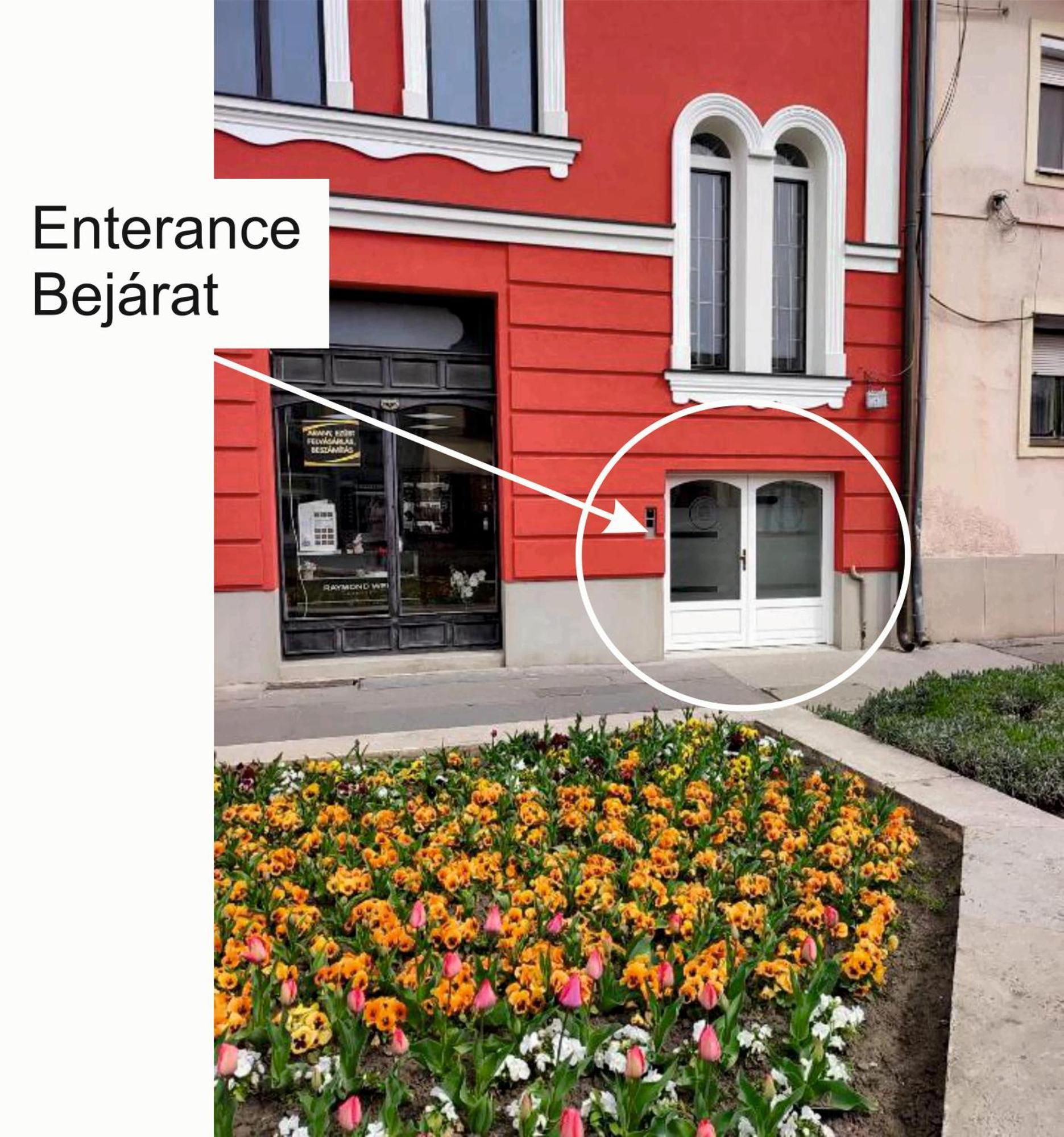 Stafetahaz Apartmanok Vác エクステリア 写真