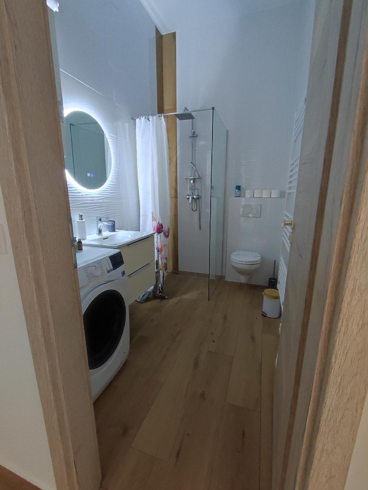 Stafetahaz Apartmanok Vác エクステリア 写真