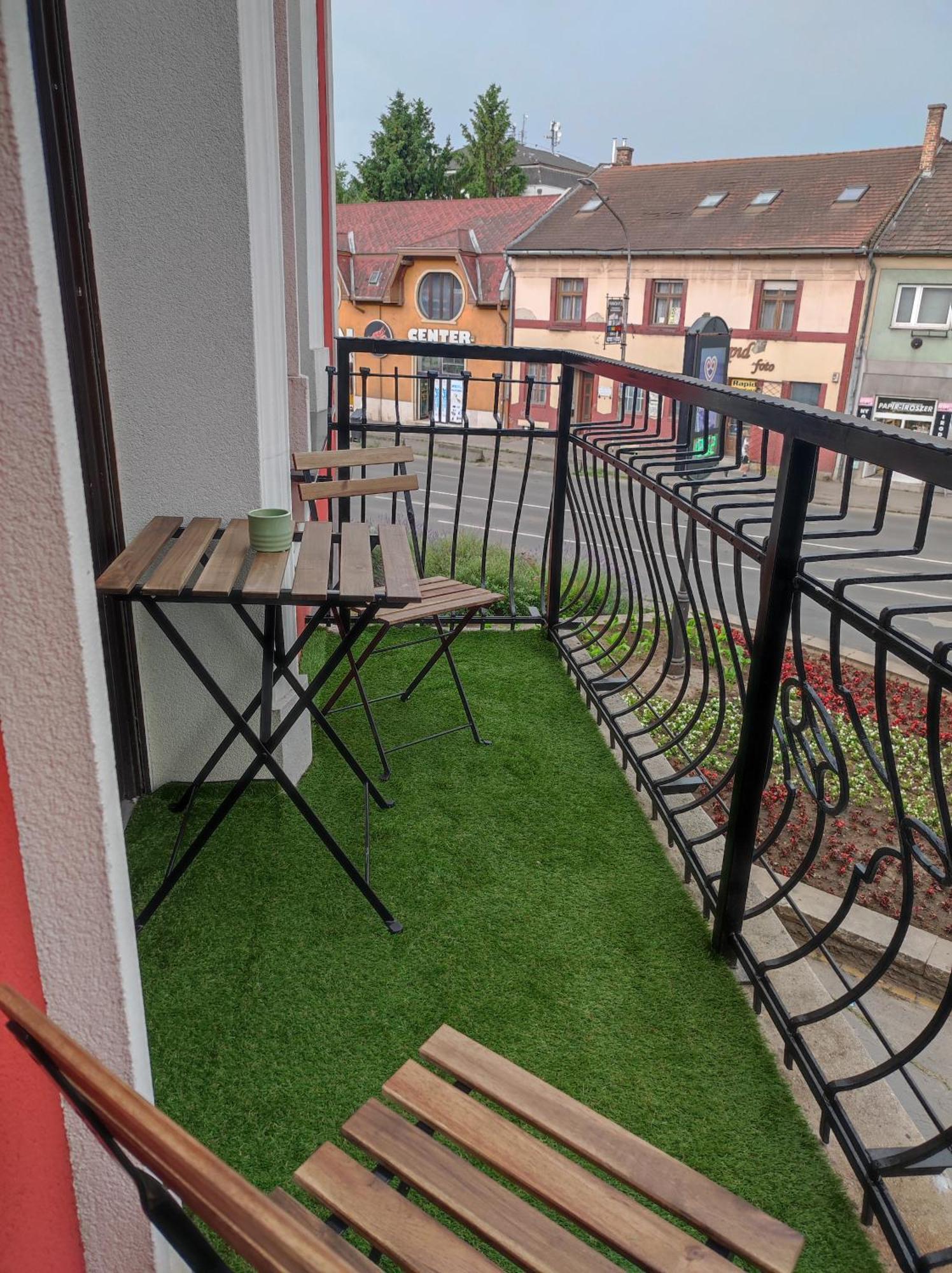 Stafetahaz Apartmanok Vác エクステリア 写真
